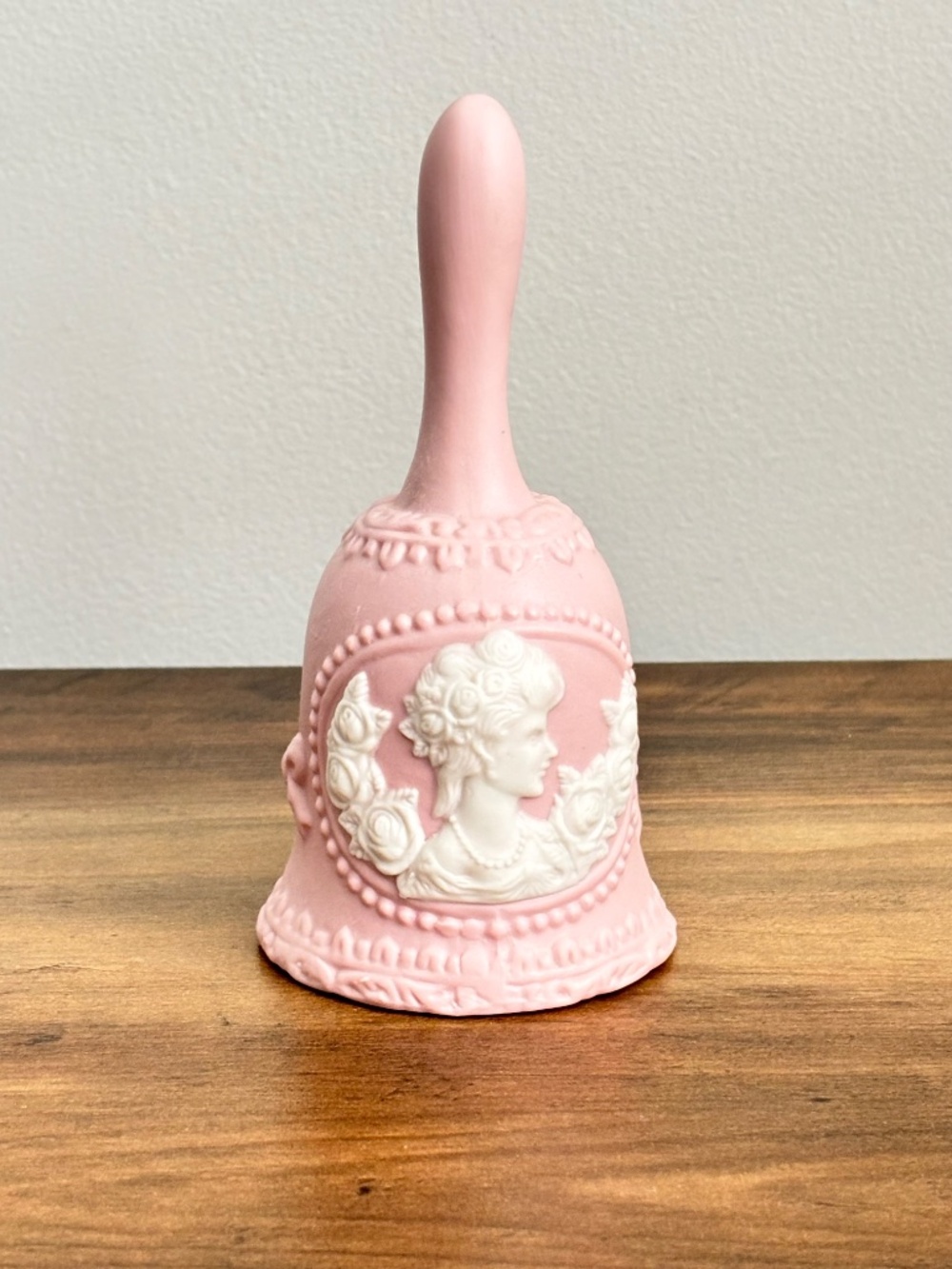 VINTAGE Pink Bell Jasperware Porcelain White Ivory Cameo Lady Woman Roses Bows - Picture 8 of 8